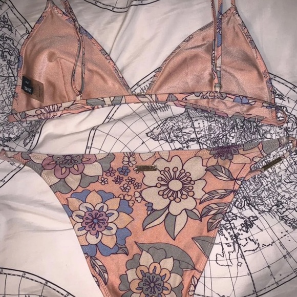 Triangl Bikini - Picture 3 of 3